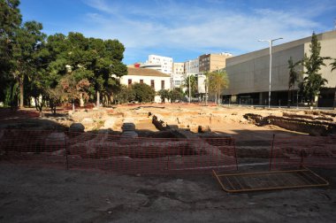 VALENCIA, İspanya - 20 Ocak 2010: Eski Valencia hastanesinin bahçelerinde arkeolojik kazılar