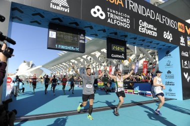 VALENCIA, İspanya - 1 ARALIK 2019 Kadınlar Podyumu Valencia Maratonu