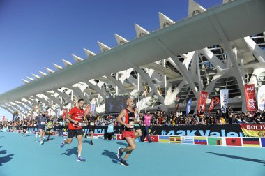 VALENCIA, İspanya - 1 ARALIK 2019 Kadınlar Podyumu Valencia Maratonu