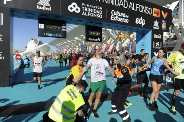 VALENCIA, İspanya - 1 ARALIK 2019 Kadınlar Podyumu Valencia Maratonu