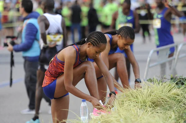 VALENCIA, İspanya - 1 ARALIK 2019 Kadınlar Podyumu Valencia Maratonu