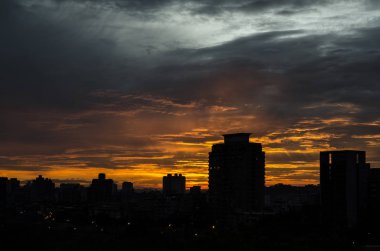 Tayvan - sokaklarında Taipei üzerinden günbatımı