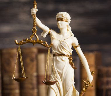 Bayan adalet ve hukuk kavramı heykeli 