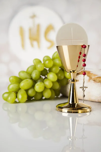 Sainte communion un calice d'or — Photo