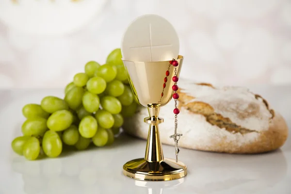 Holy communion a golden chalice — Stock Photo, Image