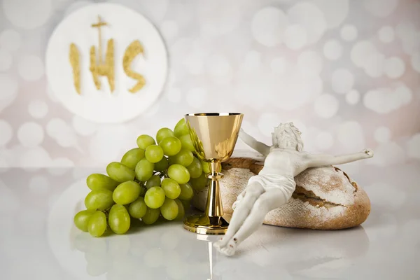 Sainte communion un calice d'or — Photo