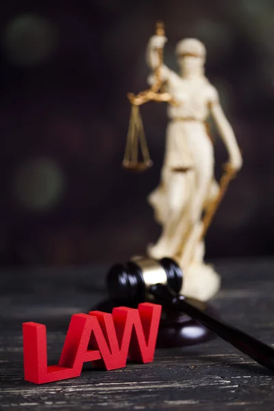 Статуя леді правосуддя та концепція права — стокове фото