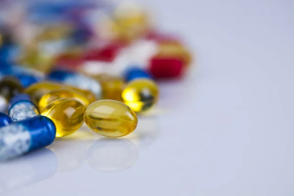 Primer plano de pastillas, tabletas y cápsulas — Foto de Stock