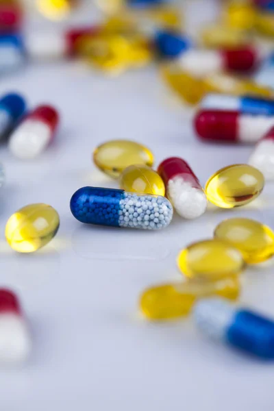 Närbild på piller, tabletter och kapslar — Stockfoto