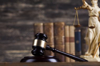 Bayan adalet ve hukuk kavramı heykeli 