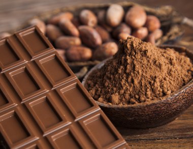 Çikolata, kakao çekirdekleri ve tozu