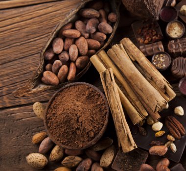 Tarçın ve koyu sütlü çikolata