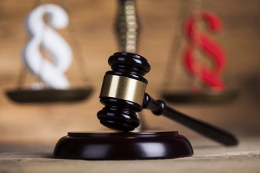 Paragraf işareti ve hukuk Tema w