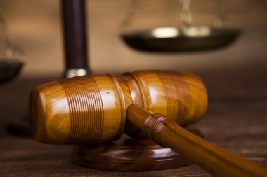 Düşük kavramı hakimin çekiç ile