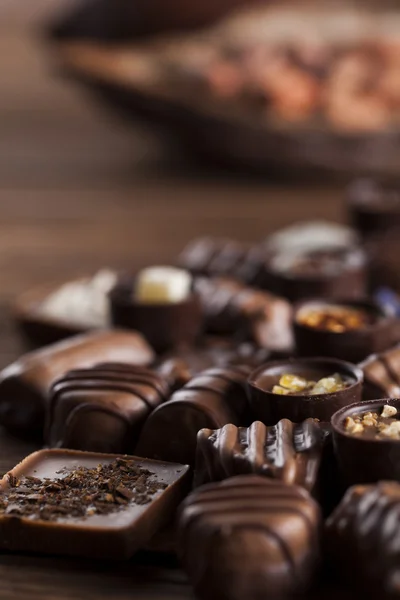 Chocolate bars and pralines — Stock Photo, Image