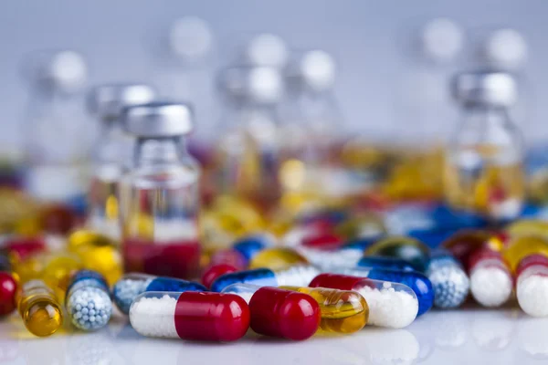 Gros plan sur les pilules, comprimés et capsules — Photo