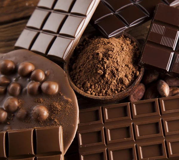 Chokladkakor med kakao pod — Stockfoto