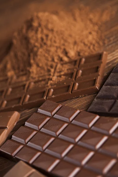 Barras de chocolate con vaina de cacao —  Fotos de Stock