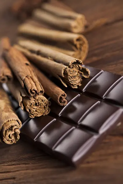 Dark chocolate with cinnamon — Stock Photo, Image