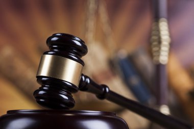 Yargıç tokmak ve hukuk kavramı