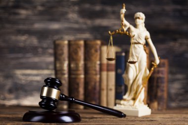 Bayan adalet ve hukuk kavramı heykeli