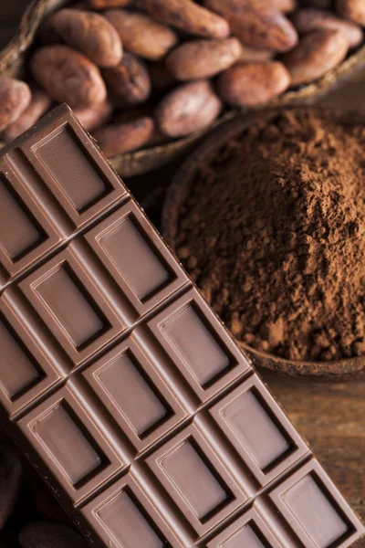 Chocolate bars, cacao beans and powder — Stock Photo, Image