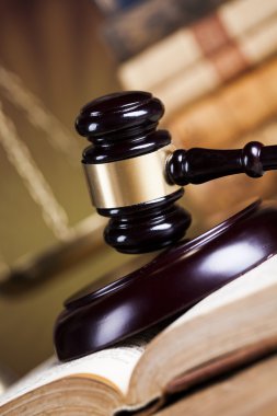 Düşük kavramı hakimin çekiç ile