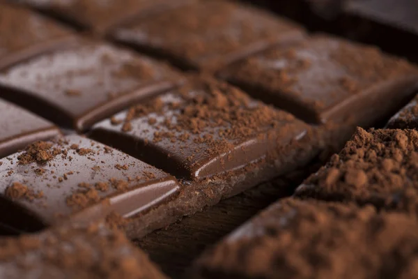 Barras de chocolate con polvo —  Fotos de Stock