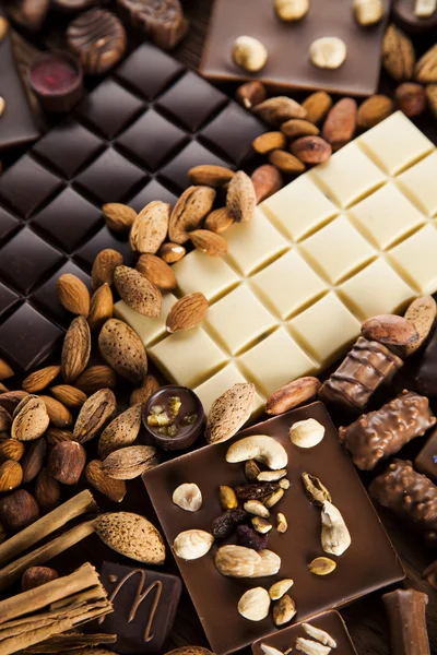 Chocolate bars and pralines — Stock Photo, Image