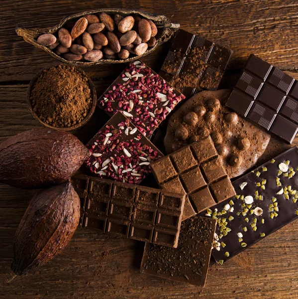 Homemade chocolate bars and cocoa pod — Stock Photo, Image