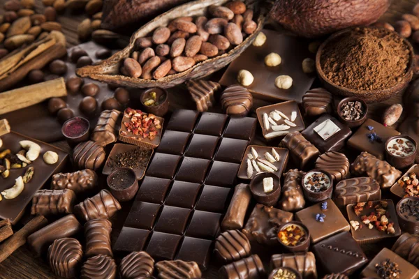 Barras de chocolate y pralinés — Foto de Stock