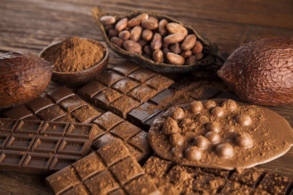 Chocolate bars with cacao beans — Stock Photo, Image