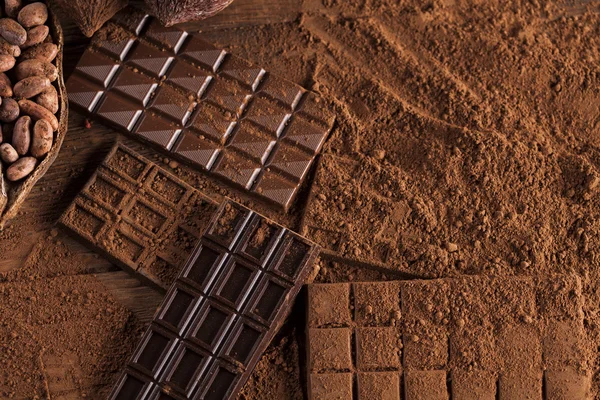 Csokoládé a kakaó bab, és a por — Stock Fotó