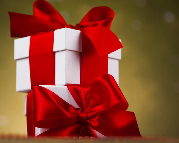 Geschenke mit roter Schleife — Stockfoto