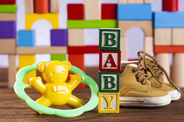 Cubos de brinquedo de madeira com letras — Fotografia de Stock