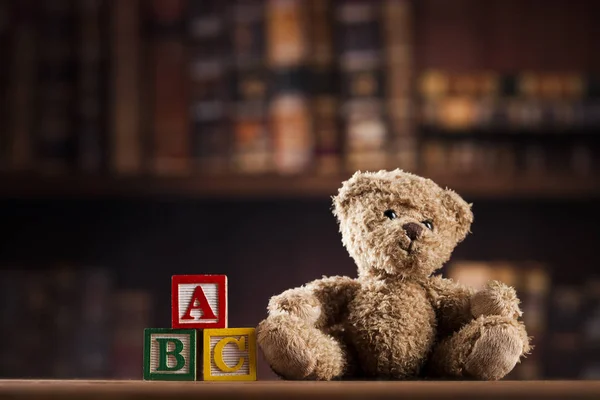 Teddybeer op op achtergrond Stockafbeelding