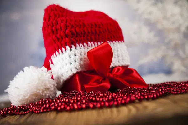 Roter Weihnachtsmann auf dem Hintergrund — Stockfoto