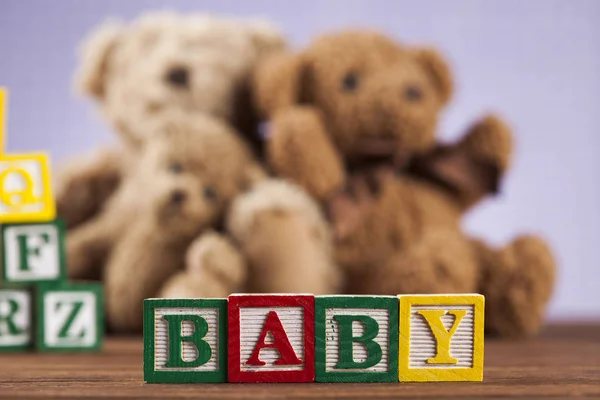 Houten speelgoed kubussen met letters Rechtenvrije Stockfoto's