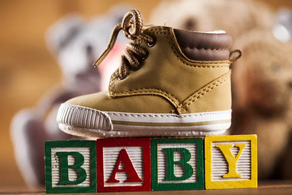 Cubos de brinquedo de madeira com letras — Fotografia de Stock