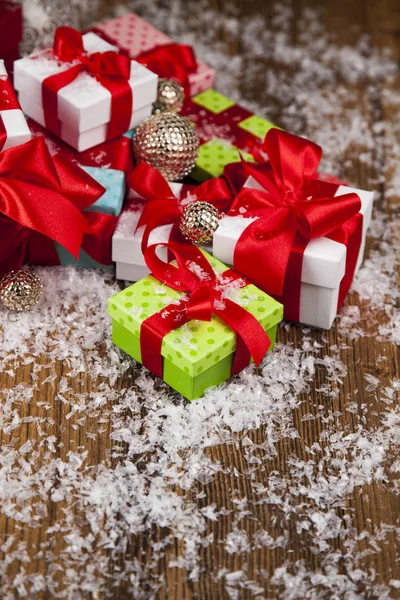 Sfondo con decorazioni e scatole regalo — Foto Stock