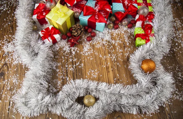 Geschenkboxen mit roter Schleife — Stockfoto