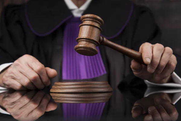 Male judge in courtroom — Stock Photo, Image