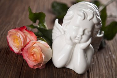 Melek çiçekler ile. Kavramı