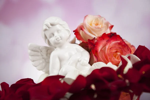 Anioł z kwiatami. Koncepcja — Zdjęcie stockowe