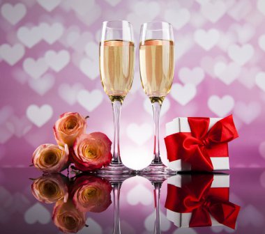 Sevgililer günü için şampanya bardağı