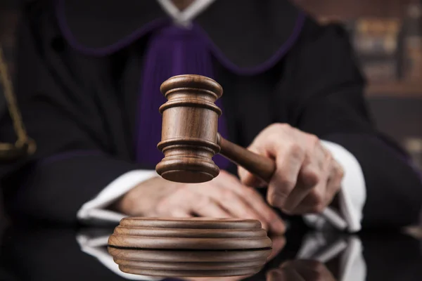 Male judge in courtroom — Stock Photo, Image