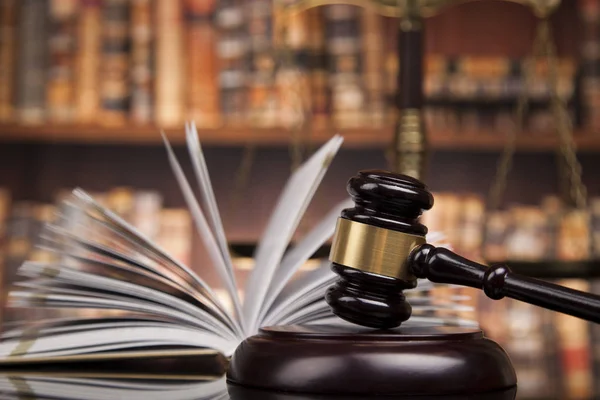 Törvény könyvek, bunkó, bíró — Stock Fotó