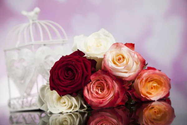 Gabbia d'amore con fiori — Foto Stock