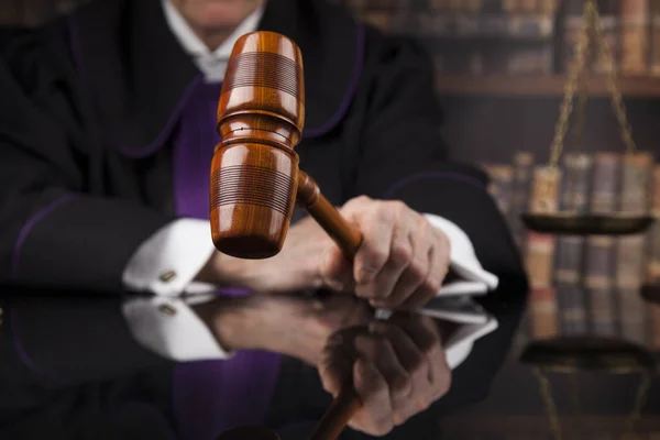 Male judge in courtroom — Stock Photo, Image