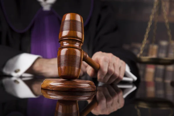 Male judge in courtroom — Stock Photo, Image